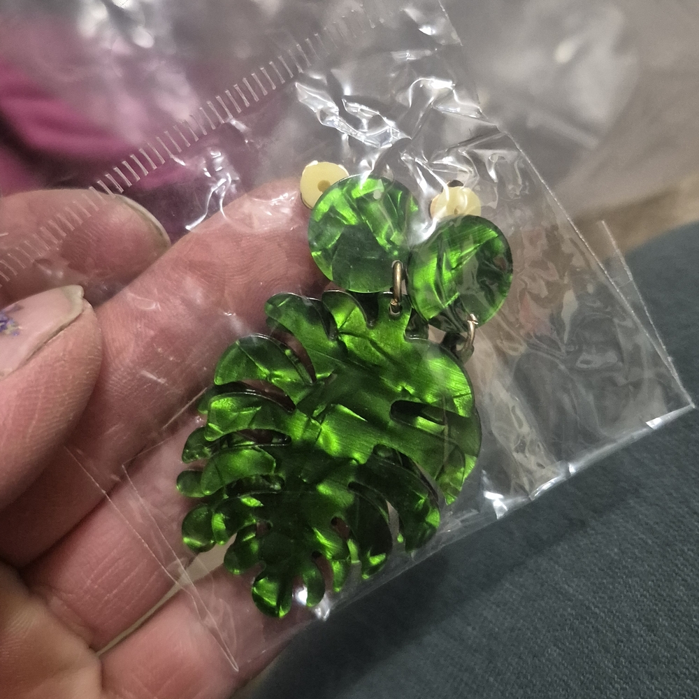 Source Unknown Green Leaf Earrings